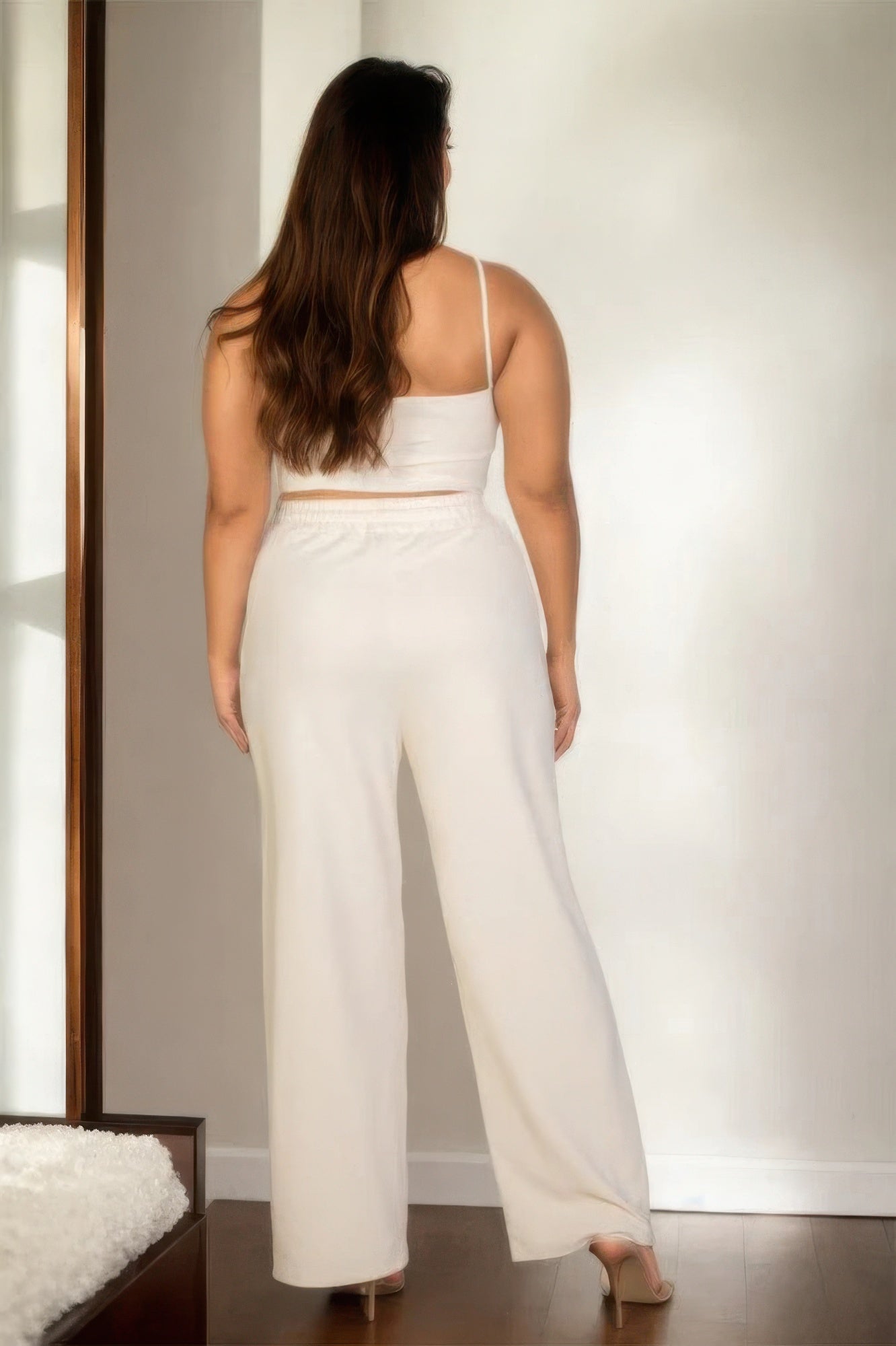 White Plus Size Bustier Cami Crop Top & Pants Set – Chic and Modern Look
